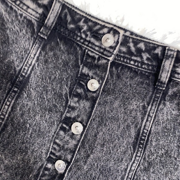 NEW Super Cute Denim Washed Out Black Short Skirt H&M with Buttons - Picture 6 of 7